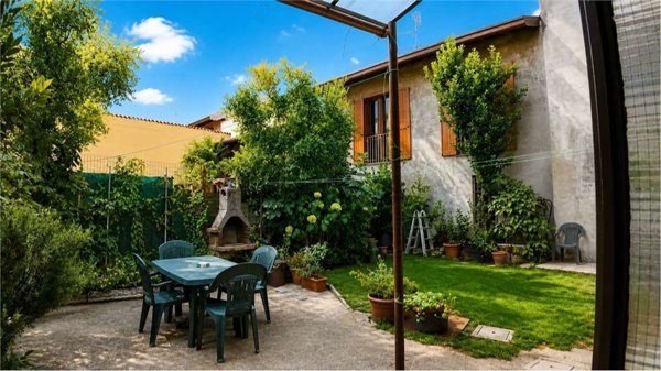 appartamento in vendita a Fenegrò