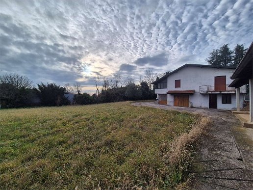 casa indipendente in vendita a Fenegrò