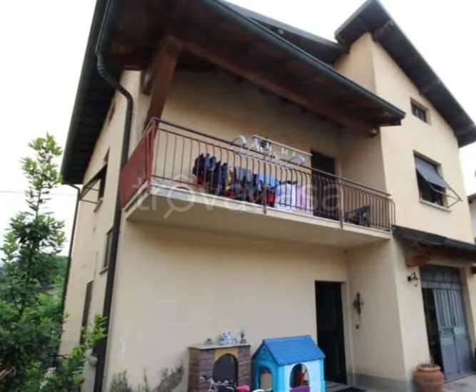 casa indipendente in vendita a Fenegrò