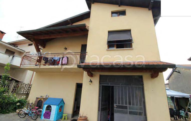 casa indipendente in vendita a Fenegrò