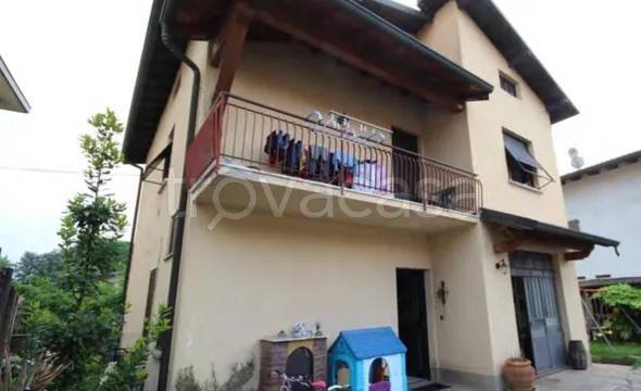 casa indipendente in vendita a Fenegrò