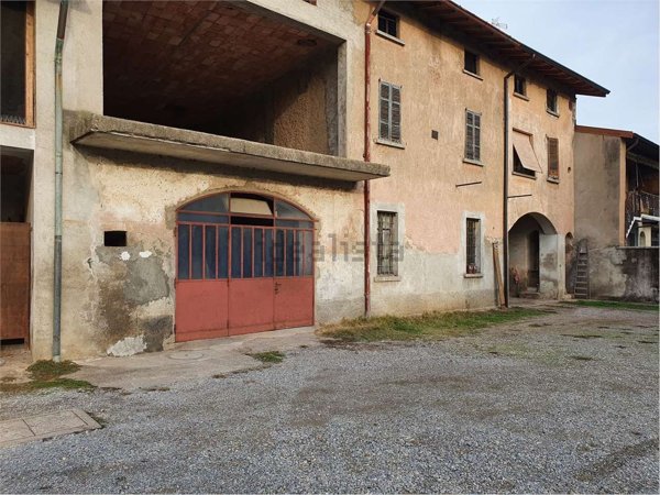 trivano in vendita a Fenegrò