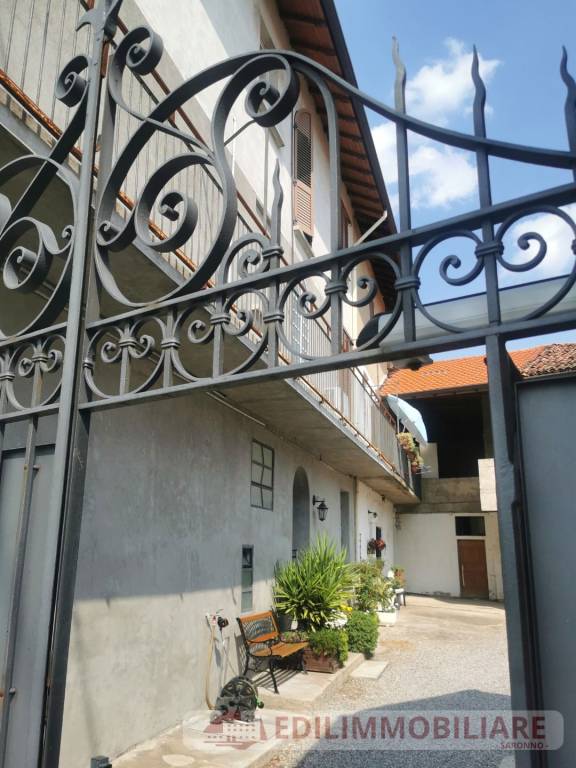 casa indipendente in vendita a Fenegrò