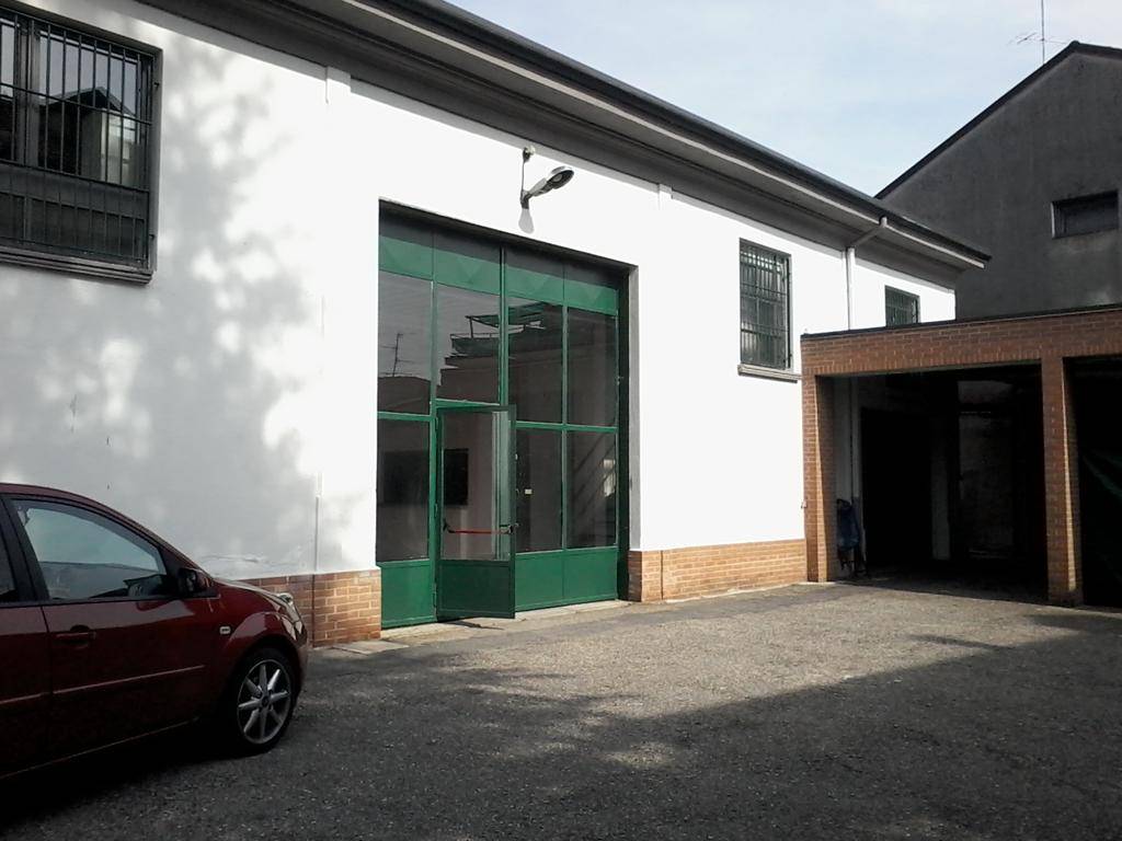 locale commerciale in vendita a Figino Serenza
