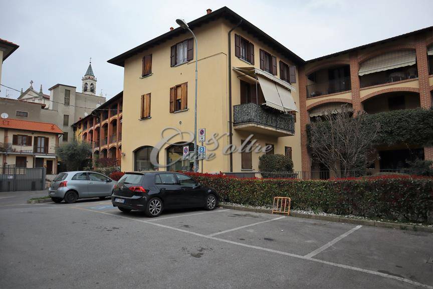 negozio in vendita a Figino Serenza