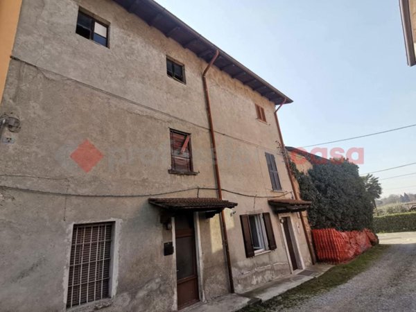 casale in vendita a Figino Serenza