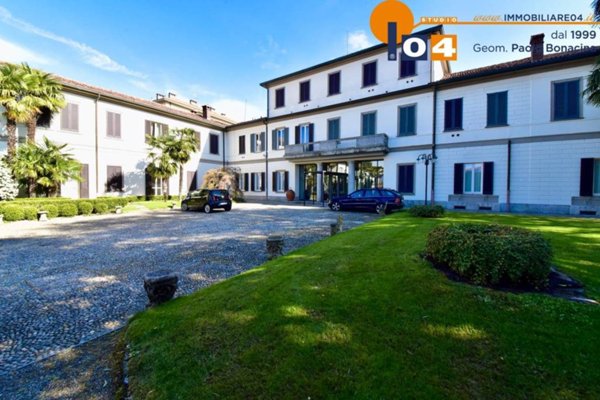 negozio in vendita a Figino Serenza