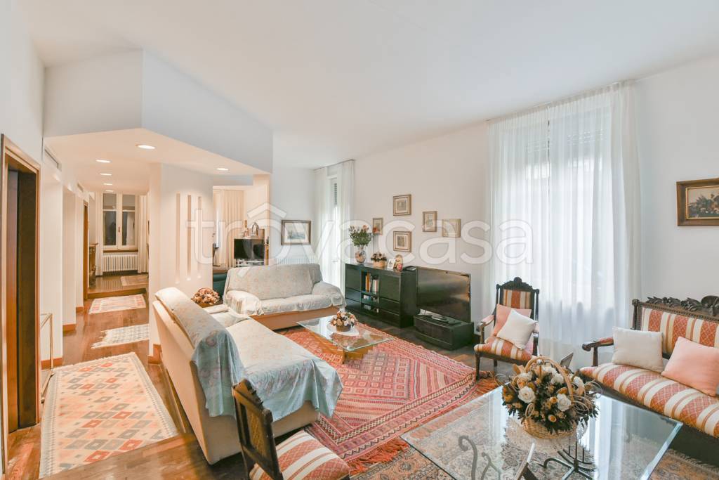 casa indipendente in vendita a Figino Serenza