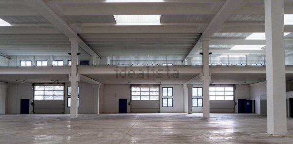 capannone in vendita a Figino Serenza