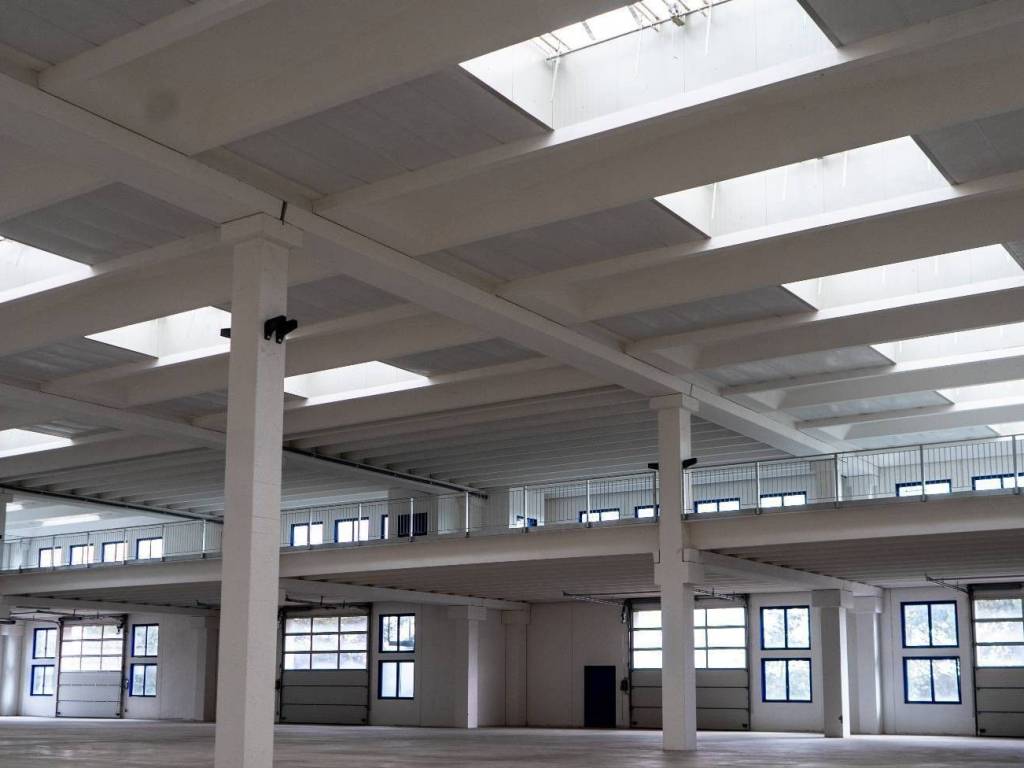 locale commerciale in vendita a Figino Serenza