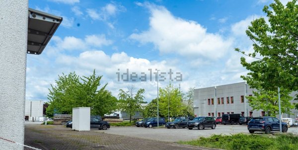 capannone in vendita a Figino Serenza