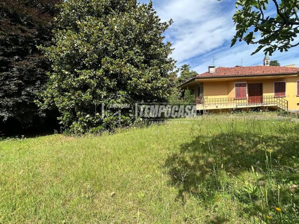 casa indipendente in vendita a Figino Serenza in zona Pozzolo