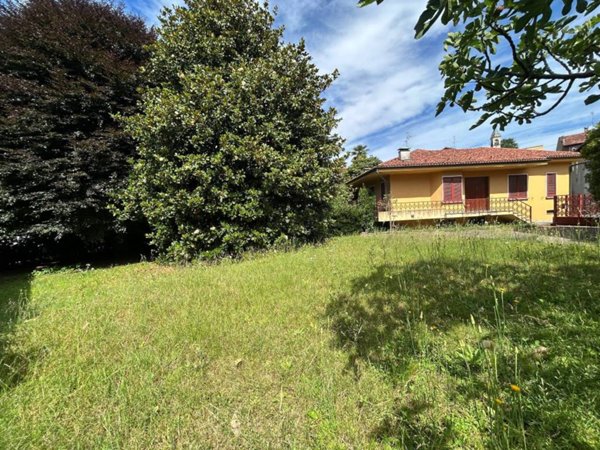 casa indipendente in vendita a Figino Serenza in zona Pozzolo