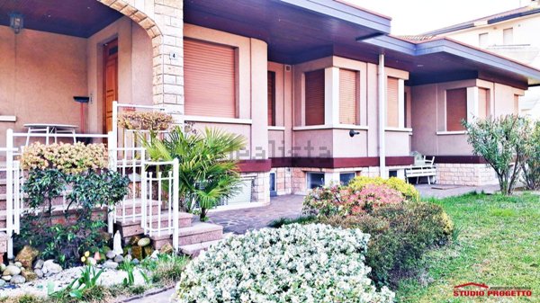 casa indipendente in vendita a Figino Serenza