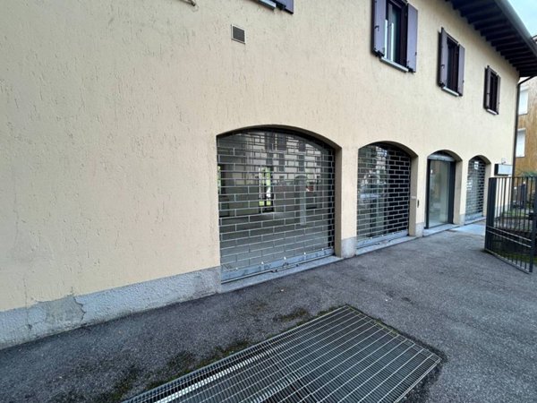 negozio in vendita a Figino Serenza