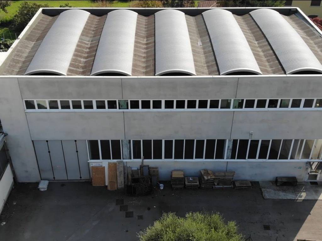 locale commerciale in vendita a Figino Serenza in zona Pozzolo