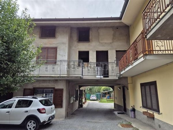 casale in vendita a Figino Serenza in zona Pozzolo