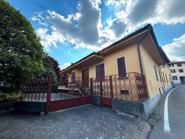 casa indipendente in vendita a Figino Serenza in zona Pozzolo
