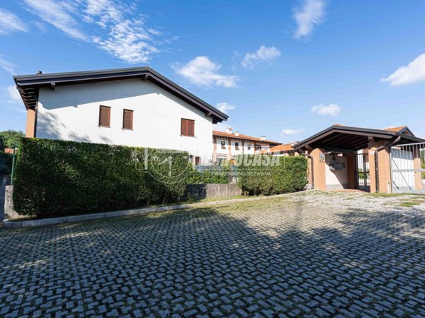 appartamento in vendita a Figino Serenza in zona Pozzolo