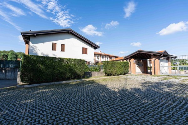 appartamento in vendita a Figino Serenza in zona Pozzolo