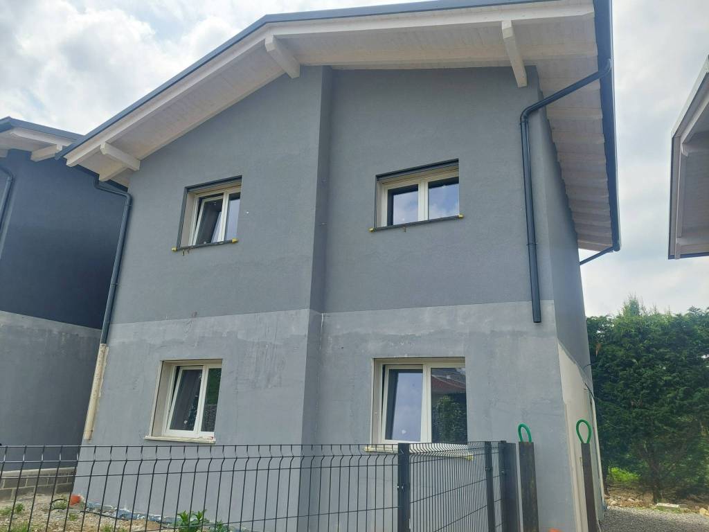 casa indipendente in vendita a Fino Mornasco