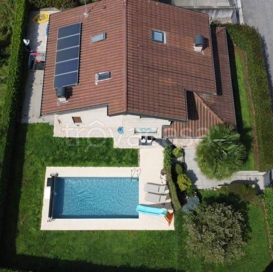 casa indipendente in vendita a Fino Mornasco