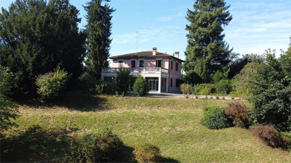 locale commerciale in affitto a Fino Mornasco