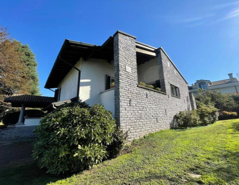 casa indipendente in vendita a Fino Mornasco