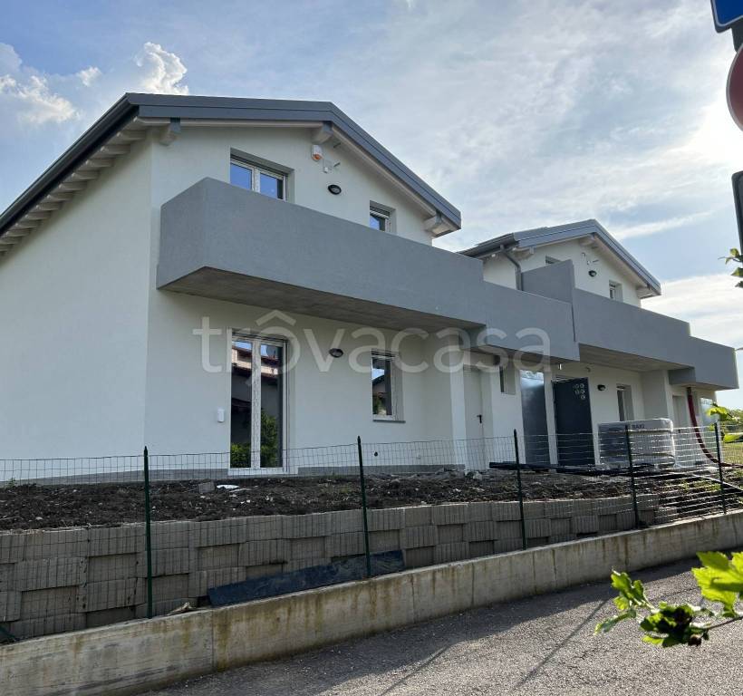 casa indipendente in vendita a Fino Mornasco