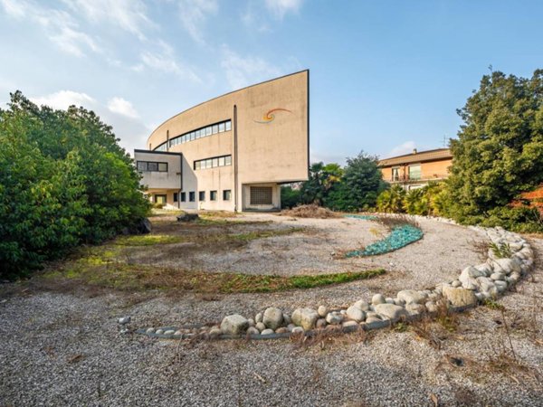 negozio in vendita a Fino Mornasco