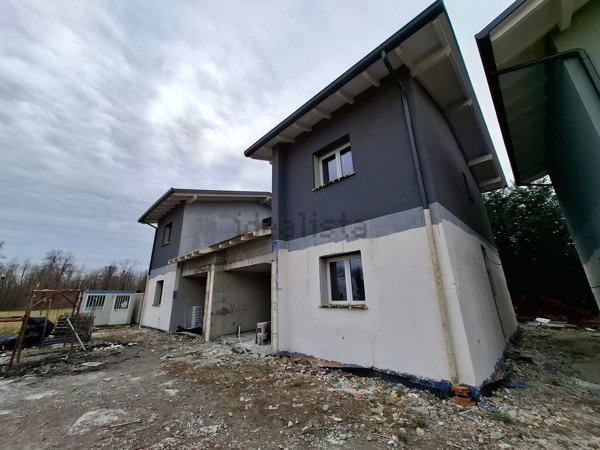 casa indipendente in vendita a Fino Mornasco