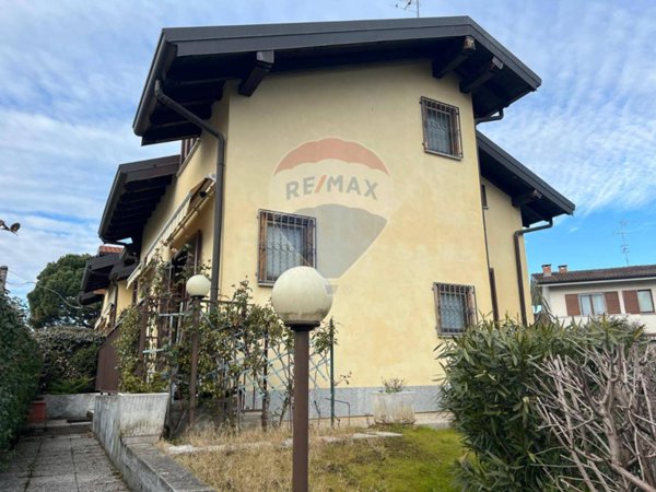casa indipendente in vendita a Fino Mornasco