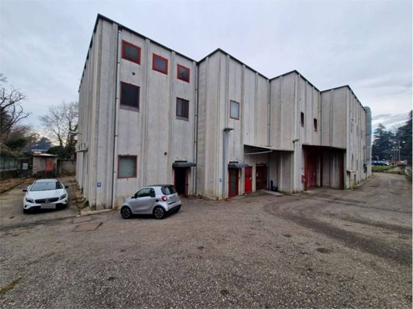 locale commerciale in vendita a Fino Mornasco