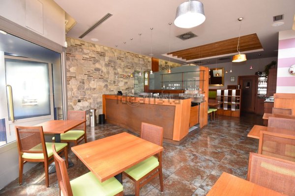 locale commerciale in vendita a Fino Mornasco