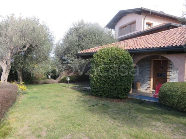 casa indipendente in vendita a Fino Mornasco