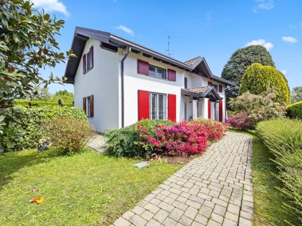 casa indipendente in vendita a Fino Mornasco
