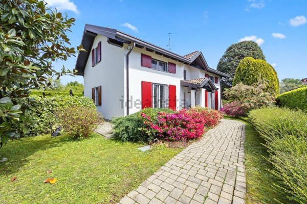casa indipendente in vendita a Fino Mornasco