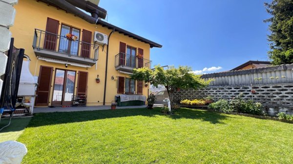 casa indipendente in vendita a Fino Mornasco