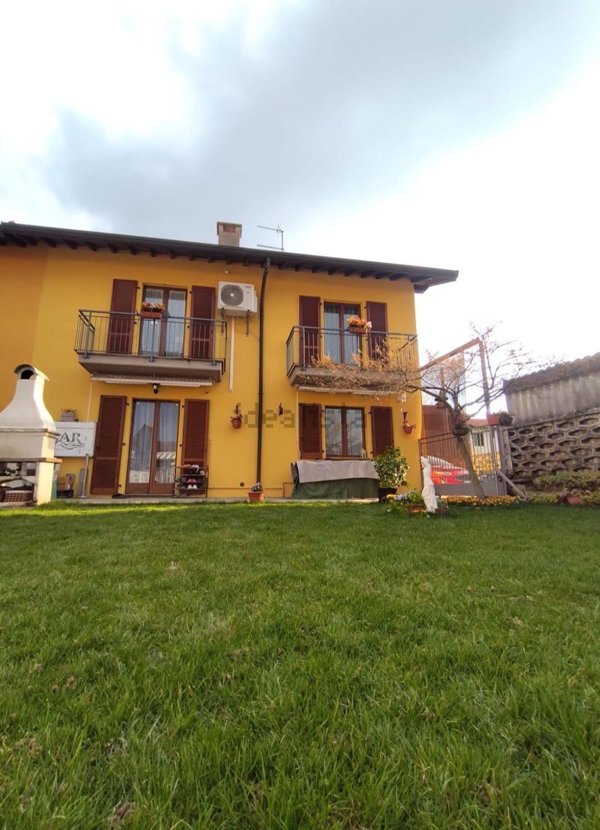 casa indipendente in vendita a Fino Mornasco