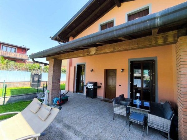 casa indipendente in vendita a Fino Mornasco