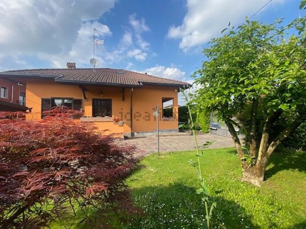 casa indipendente in vendita a Fino Mornasco