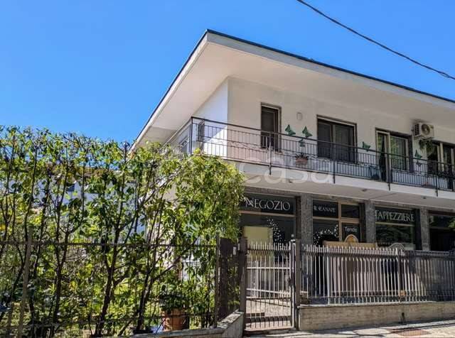 negozio in vendita a Fino Mornasco