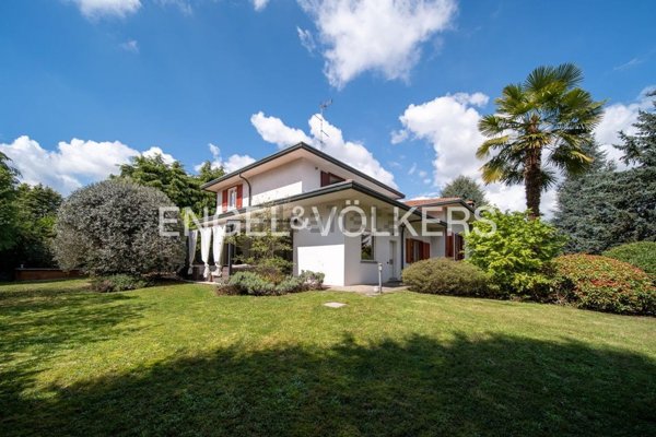casa indipendente in vendita a Fino Mornasco