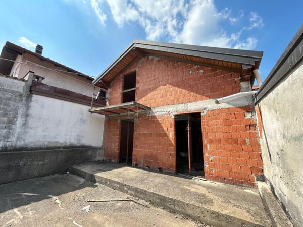 casa indipendente in vendita a Fino Mornasco