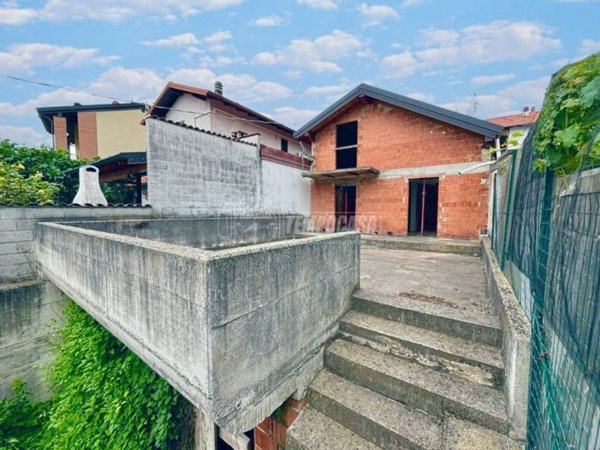casa indipendente in vendita a Fino Mornasco