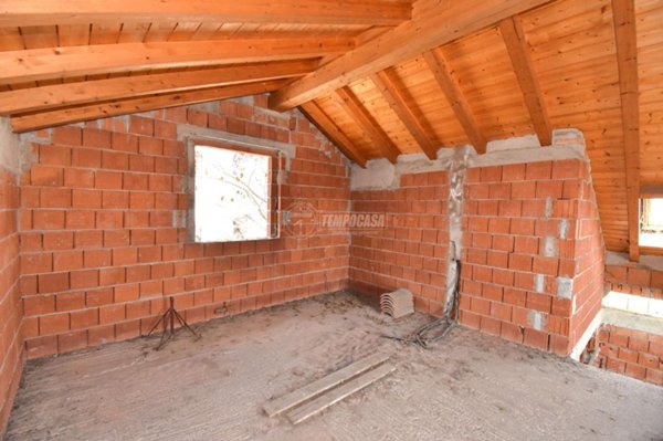 casa indipendente in vendita a Fino Mornasco