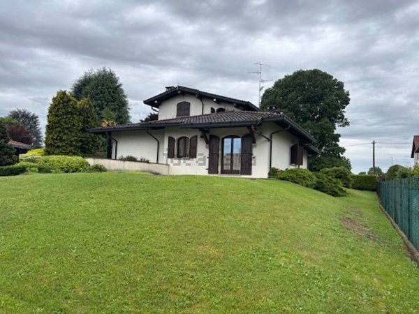 casa indipendente in vendita a Fino Mornasco
