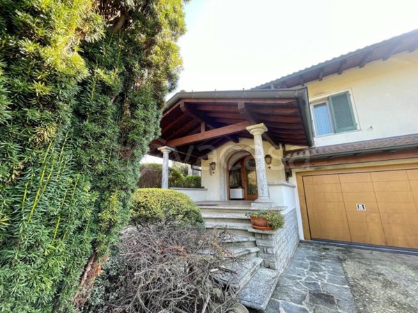 casa indipendente in vendita a Fino Mornasco