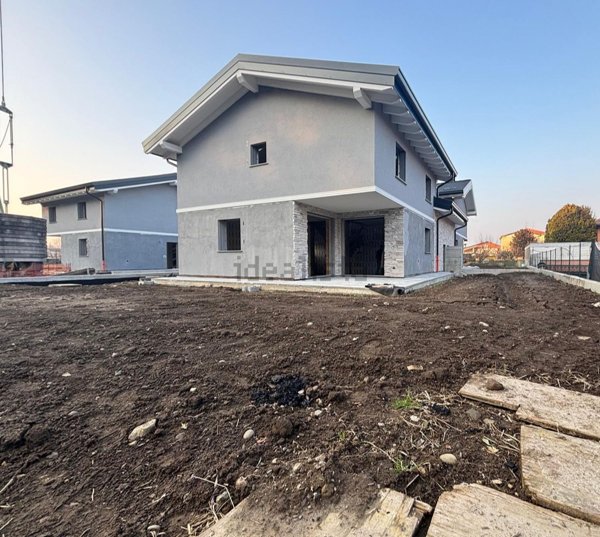 casa indipendente in vendita a Fino Mornasco