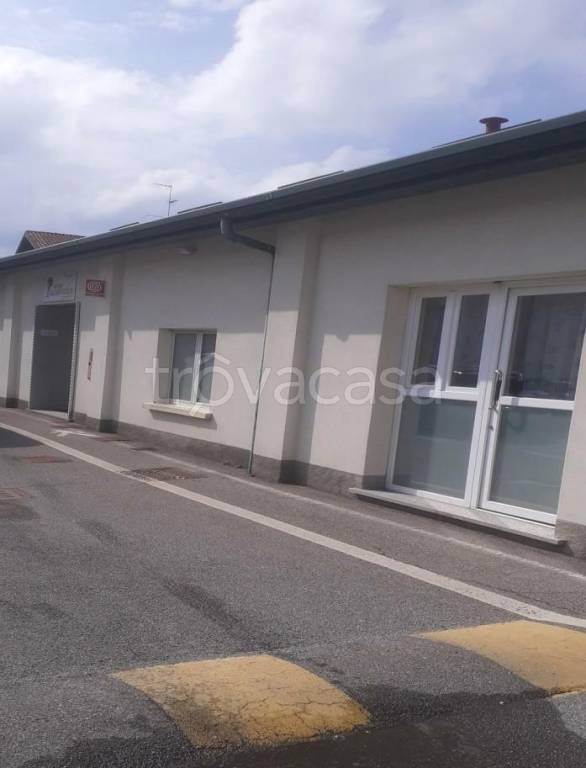 locale commerciale in vendita a Fino Mornasco